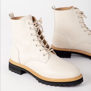 NWOT Call of the Surf white/cream Drew Boot